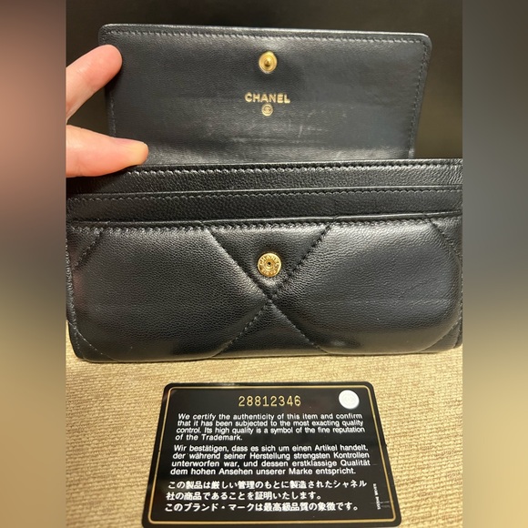 Authentic Chanel 19 Flap Lambskin Quilted Black Medium Wallet - Picture 3 of 8